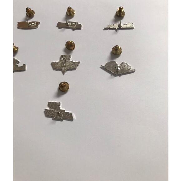 Vintage lapel pins - Picture 6 of 11